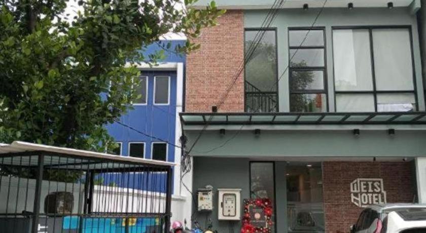 Weis Hotel Simpang Lima Semarang Esterno foto