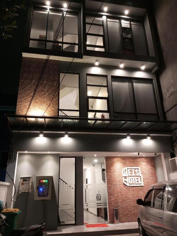 Weis Hotel Simpang Lima Semarang Esterno foto